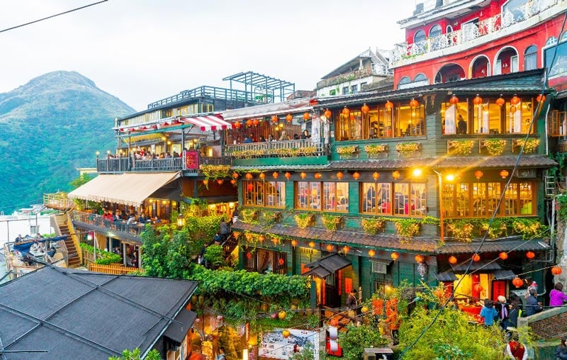 ĐÀI TRUNG – ĐÀI BẮC	(Ăn ba bữa)